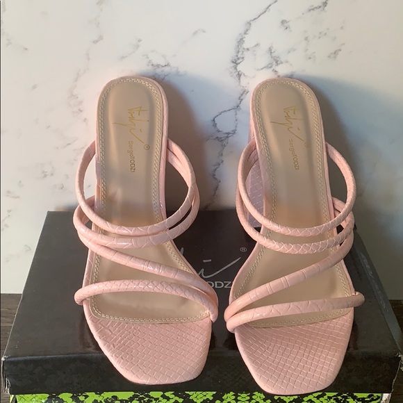 Boohoo Pastel Pink Strap Block Mules - Picture 2 of 4